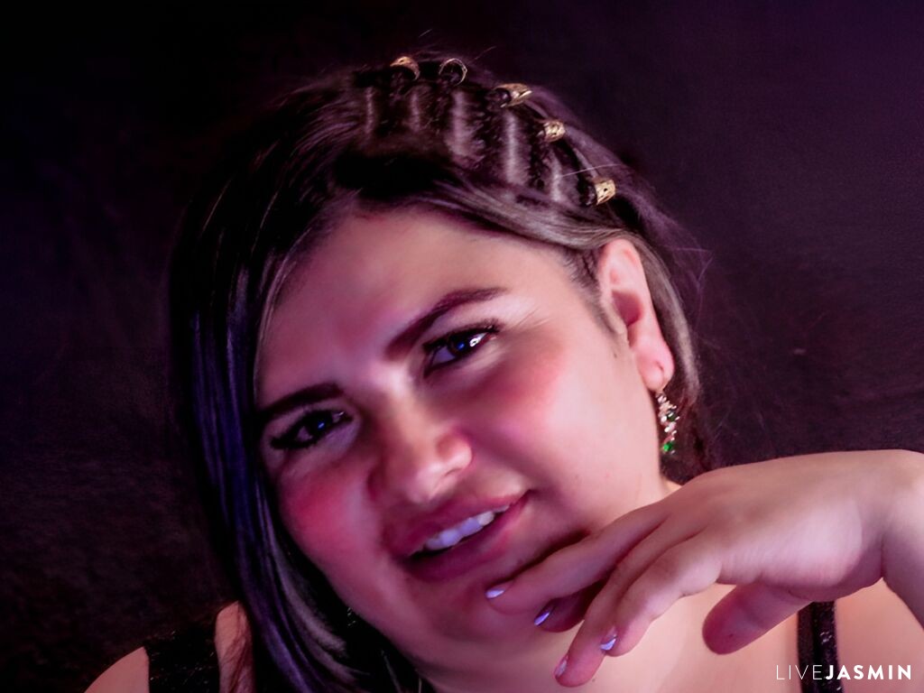 Cam girl profile image for CharlotteWagner