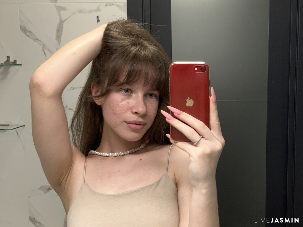 CharmHuston model profile and live status