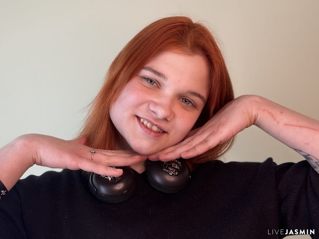 ChiaPreuitt model profile and live status