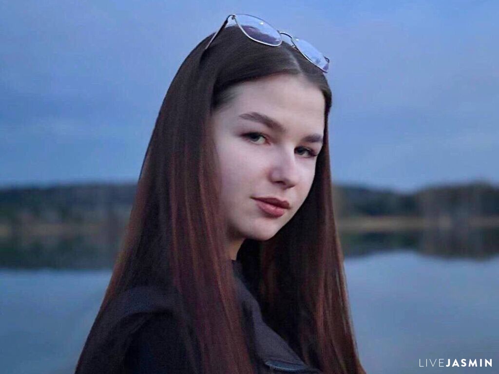 ChiekoLona model profile and live status