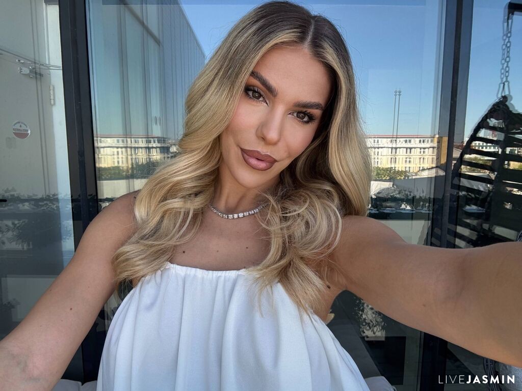 Cam girl profile image for ChloeAmbre