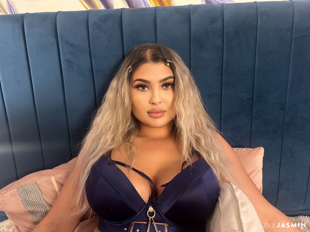Cam girl profile image for ChloeBellamie