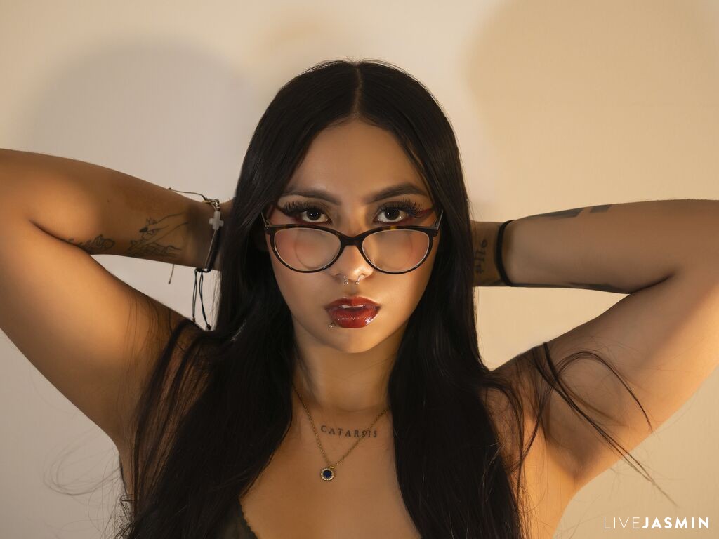 Cam girl profile image for ChloeRiveiro