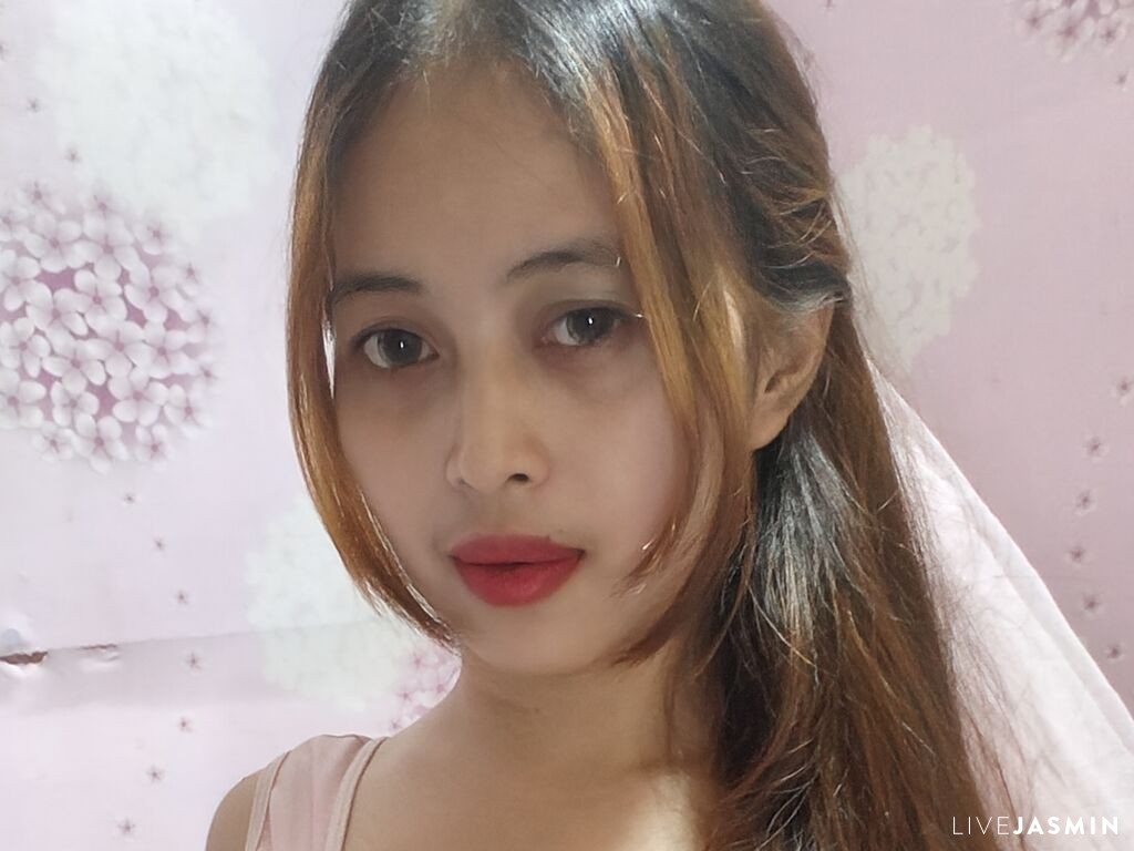Cam girl profile image for CiciMeylinda
