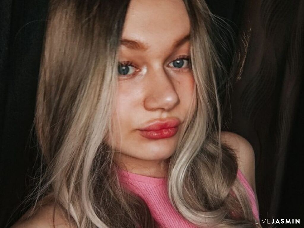 Featured LiveJasmin cam girl profile: CirillaAkerman