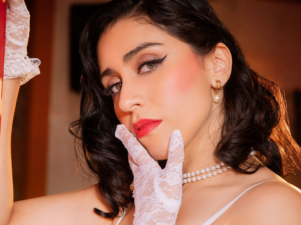 Cam girl profile image for ClaraDuque