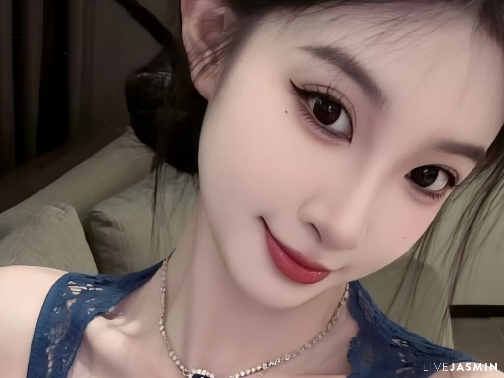 Cam girl profile image for ClaraElla