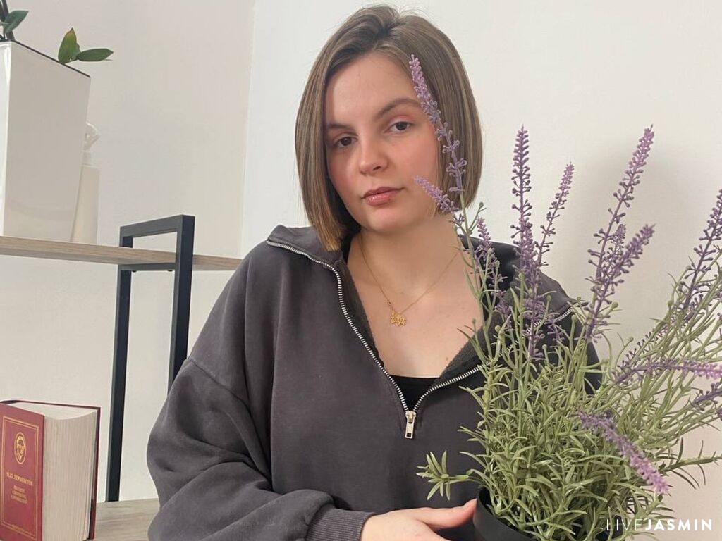 Cam girl profile image for ClaraLucas