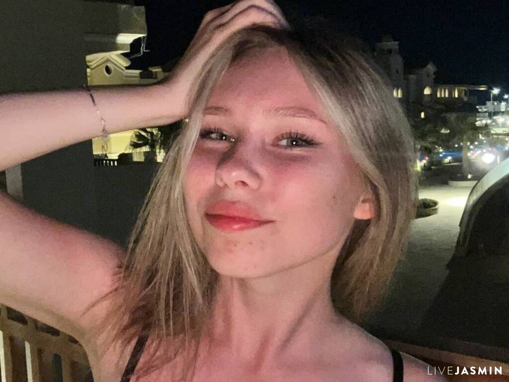 Cam girl profile image for CleoraEflin