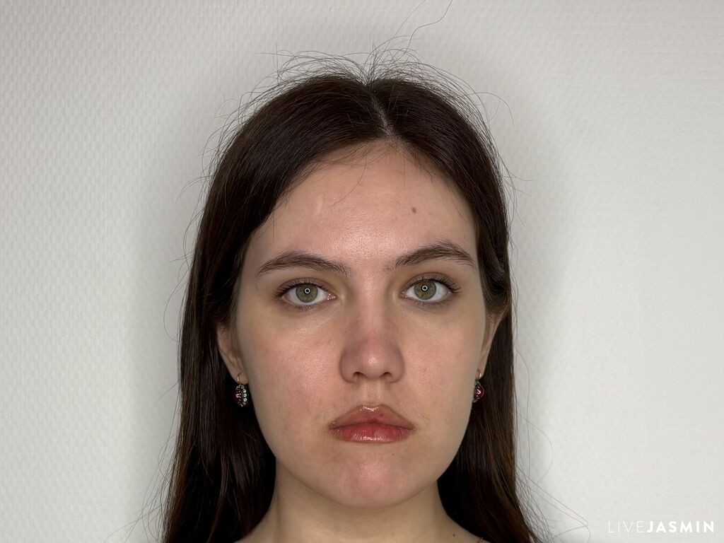 View CristaCarpentier cam profile and live status