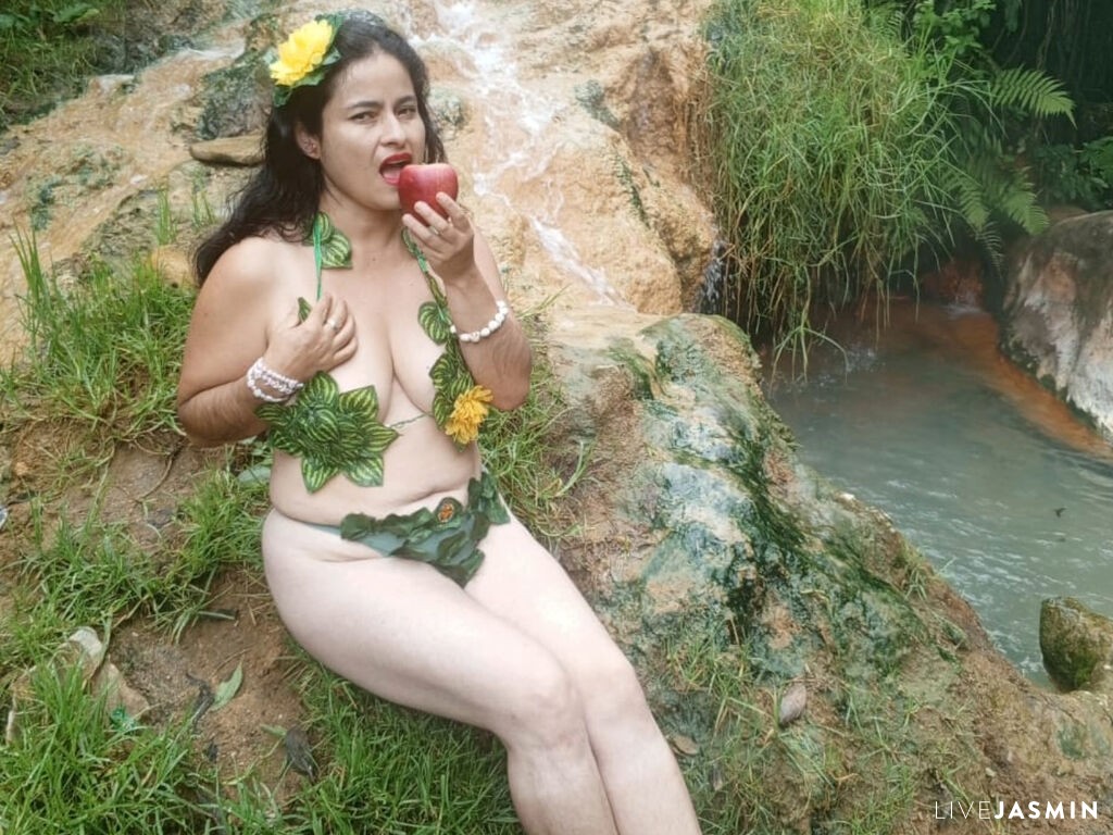 CristalSamdler model profile and live status
