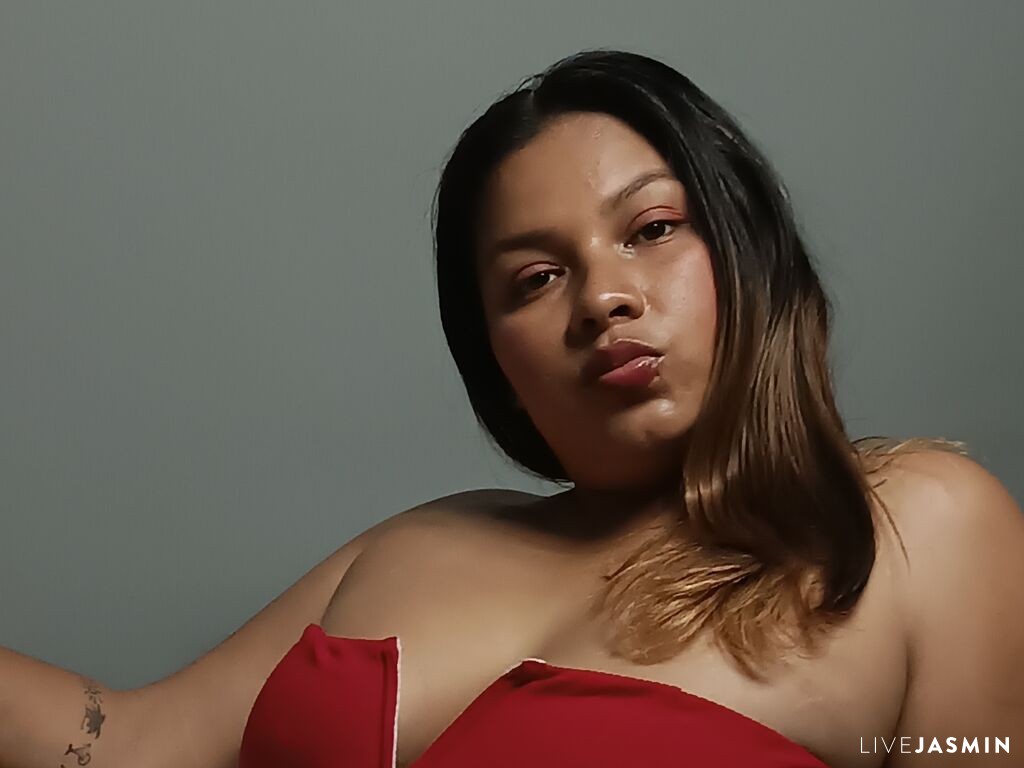 CristyRios model profile and live status