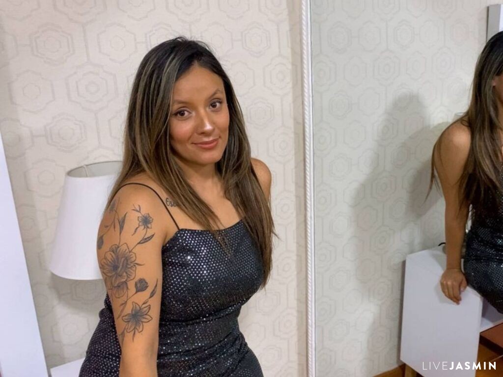 Cam girl profile image for CynthiaMoreau