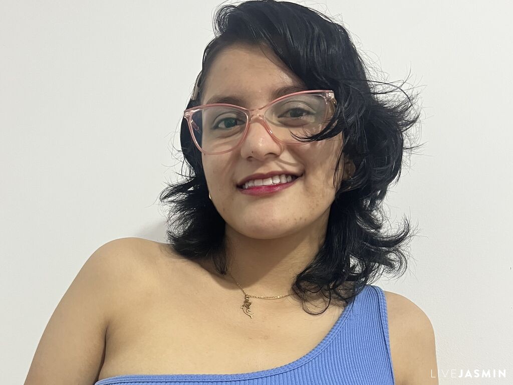 DahianaRoa model profile and live status