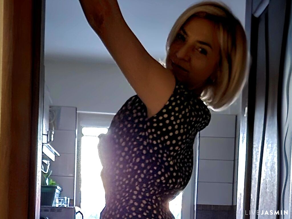View DahliaDew live cam profile