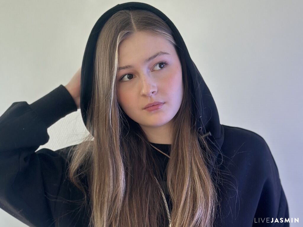 View DainaFranklin cam profile and live status