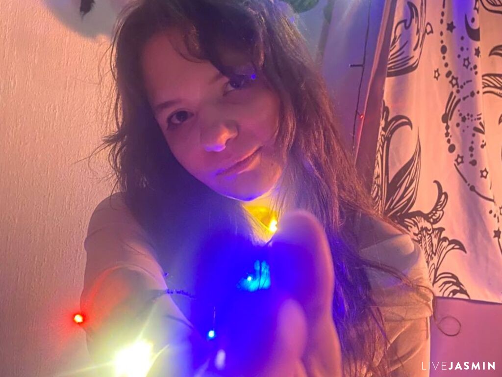 View DaintyBelle cam profile and live status