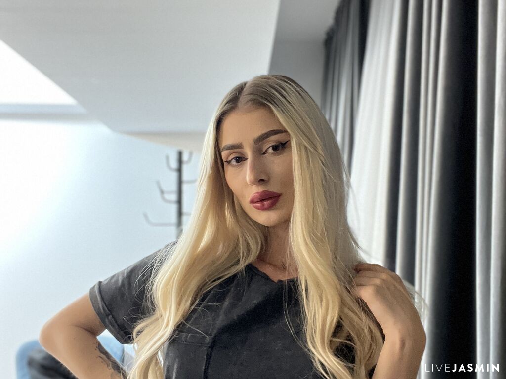 Profile photo for DaisyLin