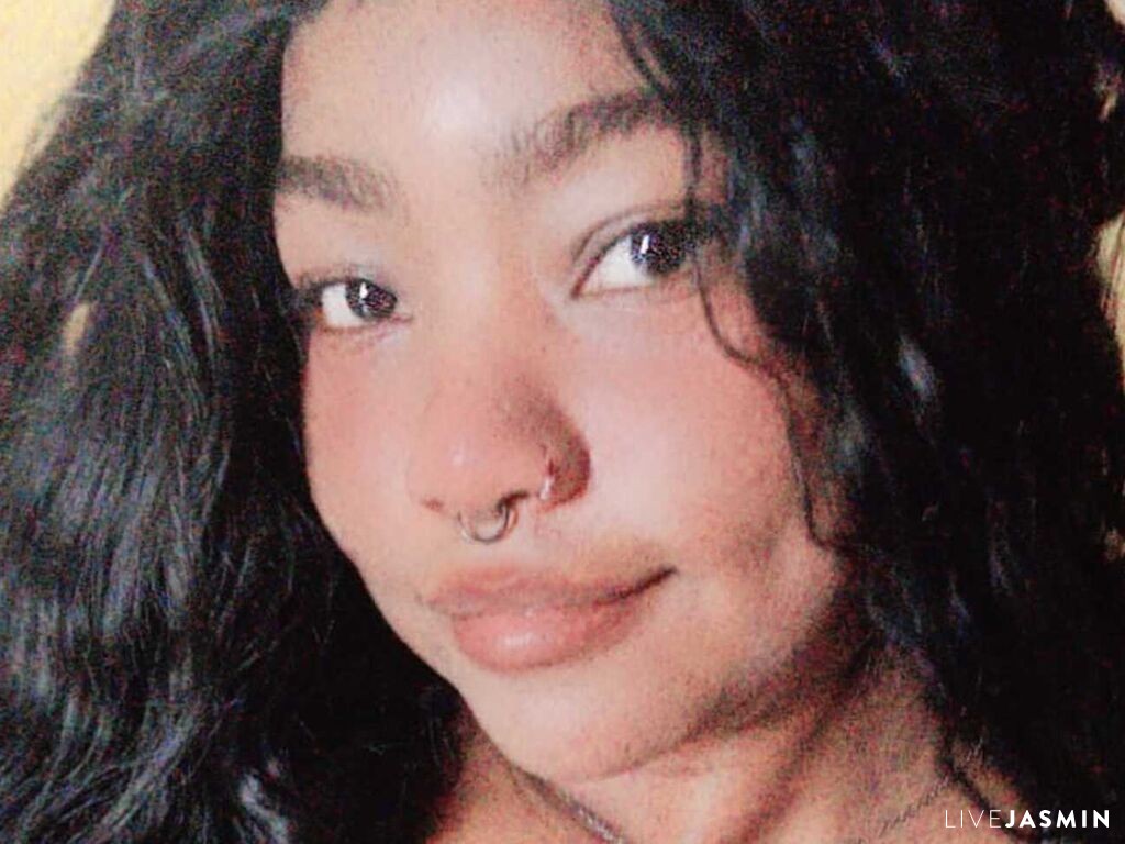 Cam girl profile image for DannaBurning