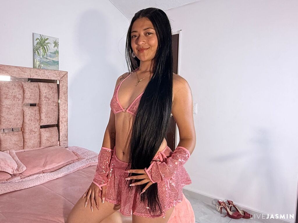 View DannieFlores live cam profile