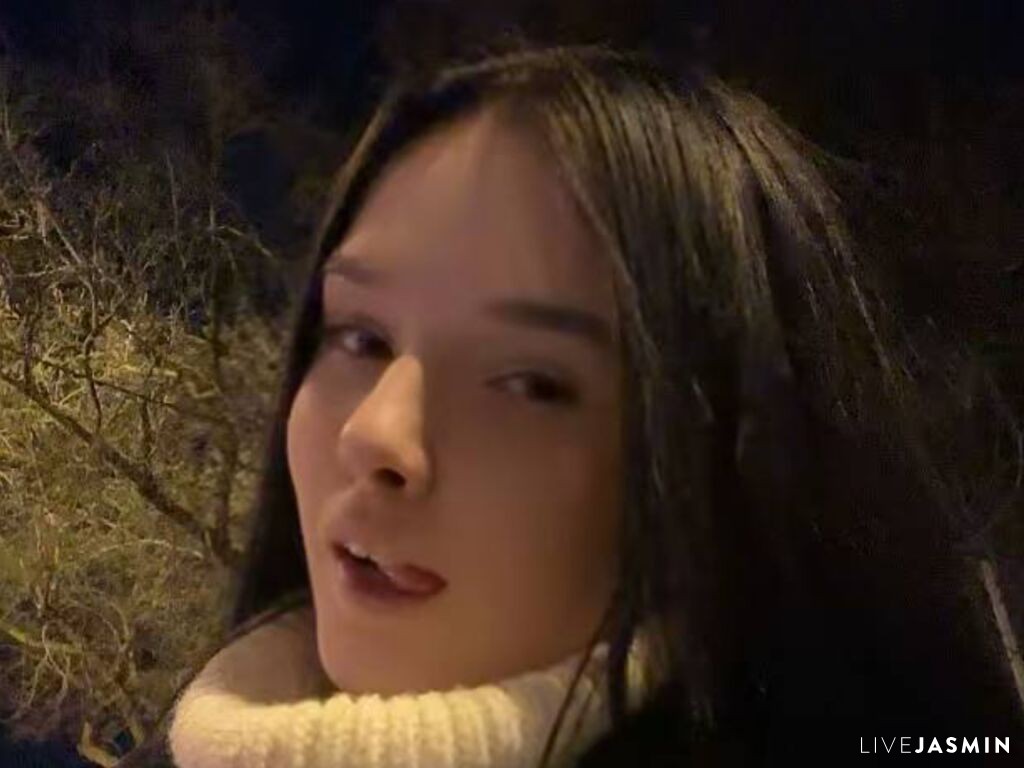 Cam girl profile image for DavinaHislip