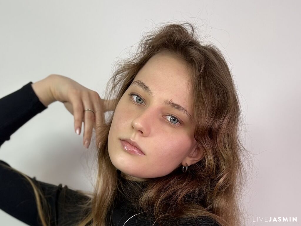 DelorasWiant model profile and live status