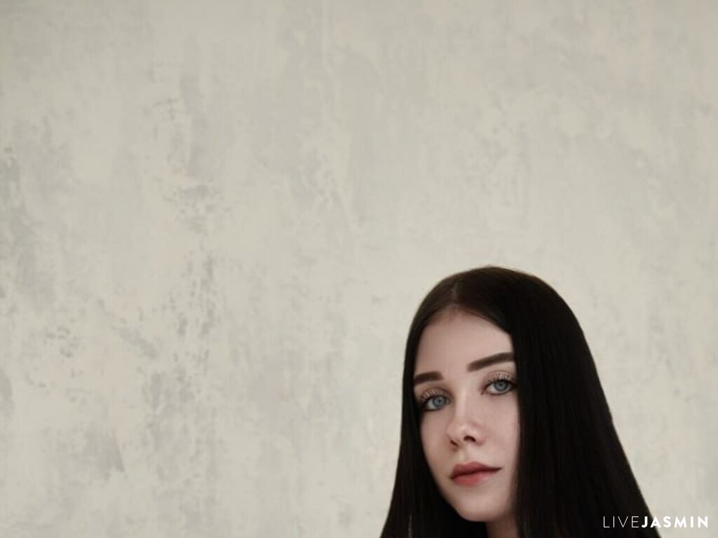 Browse DevisChloe live chat profile