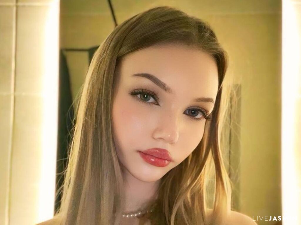 DiannaLoiseau model profile and live status