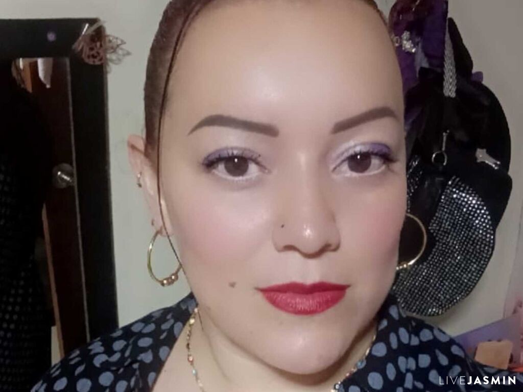 View DinaCarl cam profile and live status