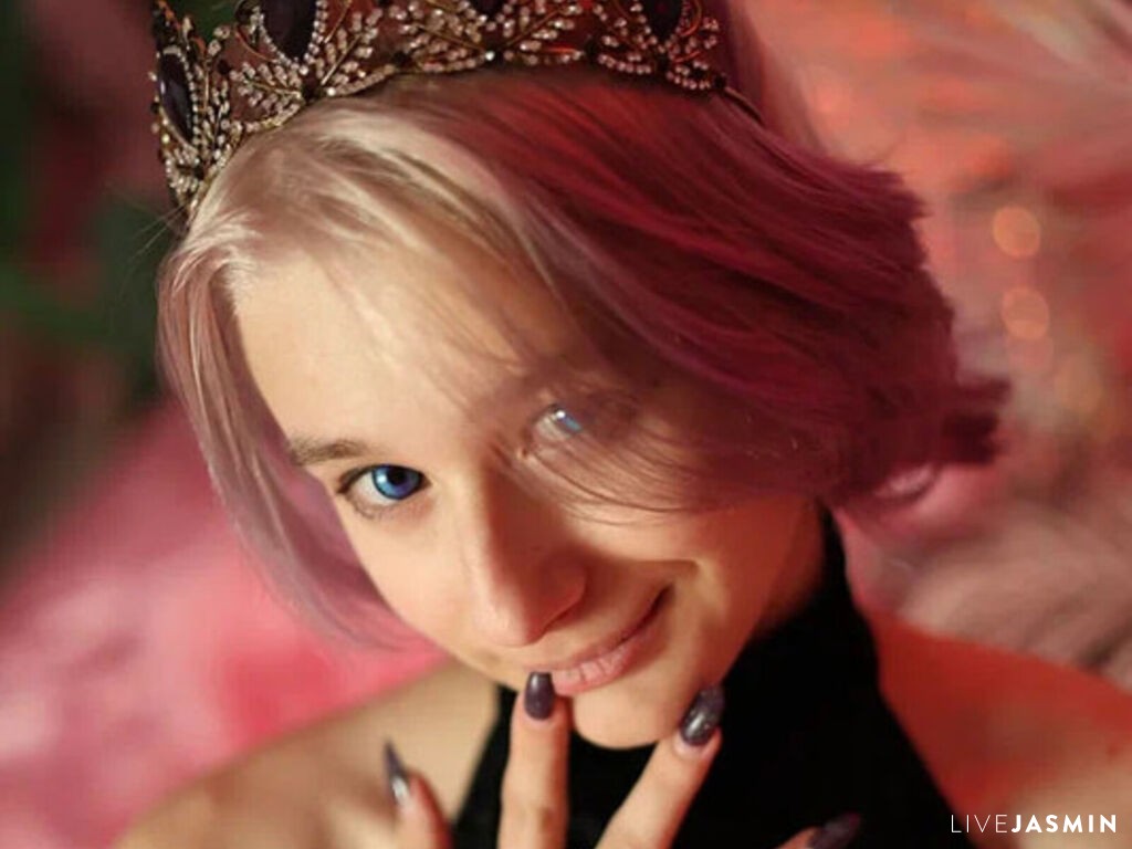 DivineSolana live cam girl profile