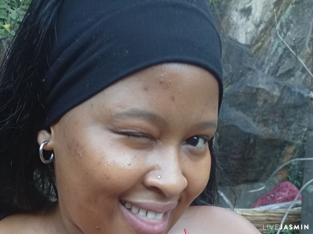 Cam girl profile image for DoraPhillips