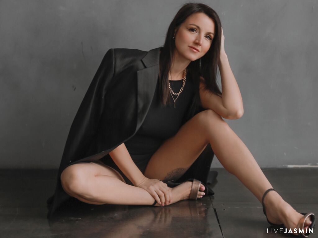 Cam girl profile image for ElaVela