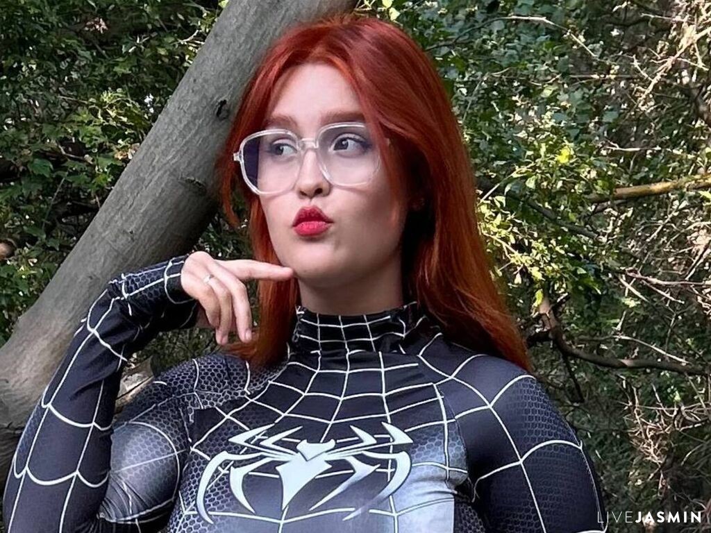Cam girl profile image for ElenaLockard