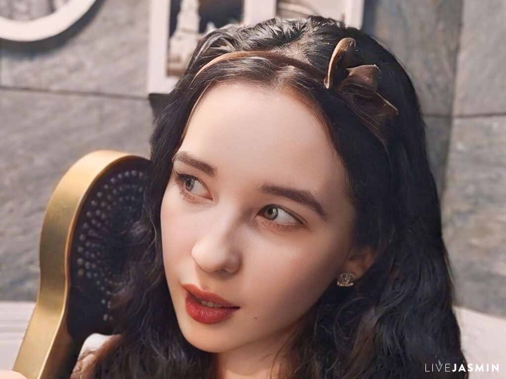 Cam girl profile image for EliseGianola