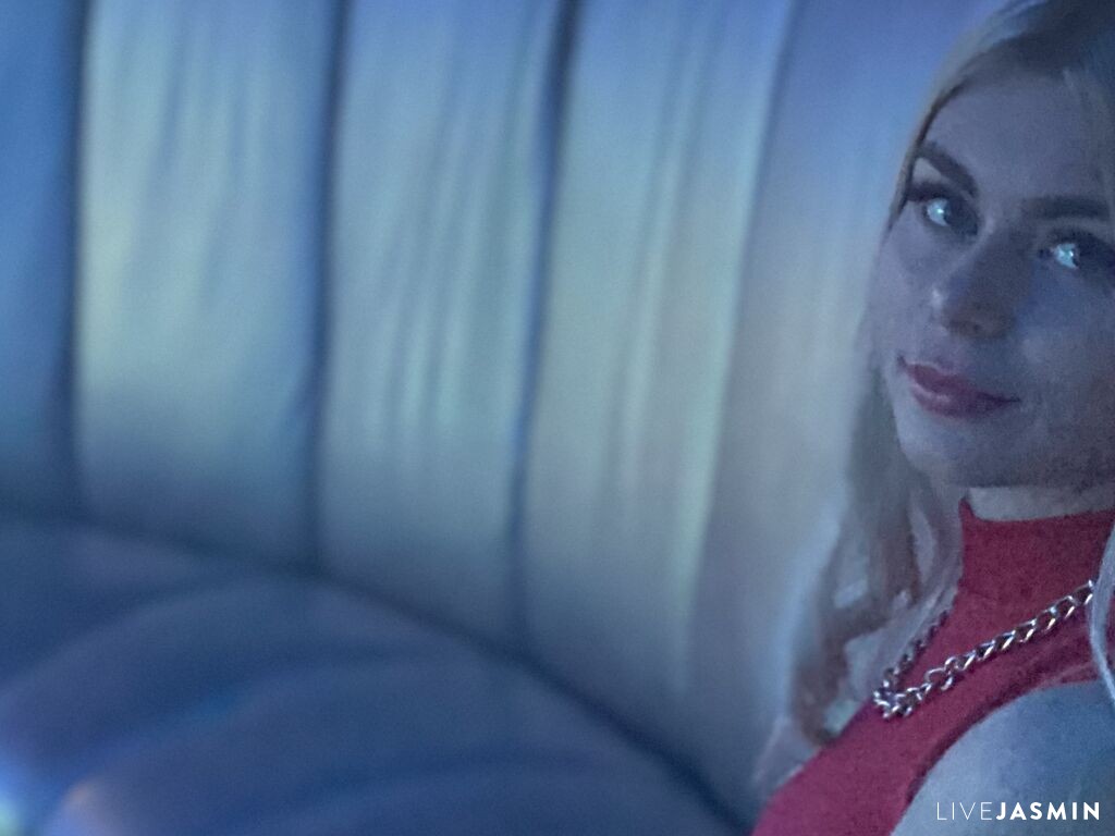 Cam girl profile image for ElissiyaGold