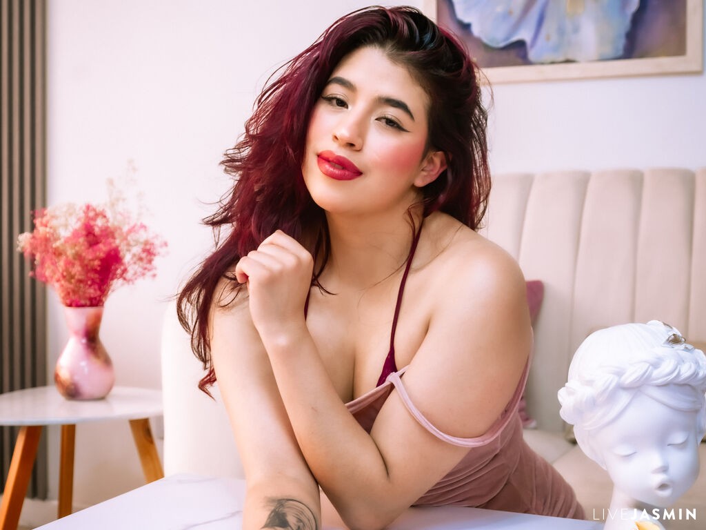 ElizaNior live chat profile