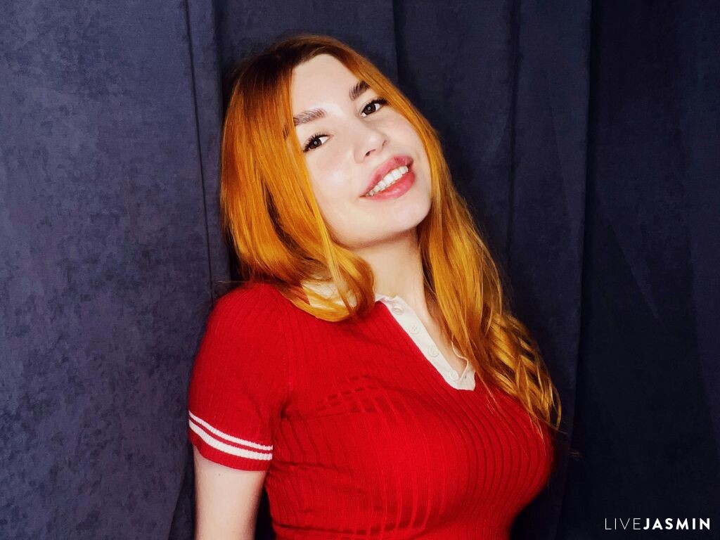 View EllaNura live cam profile