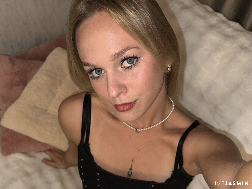 EllisSpark LiveJasmin model profile