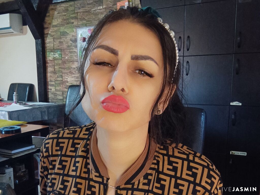 EllyParker live cam girl profile