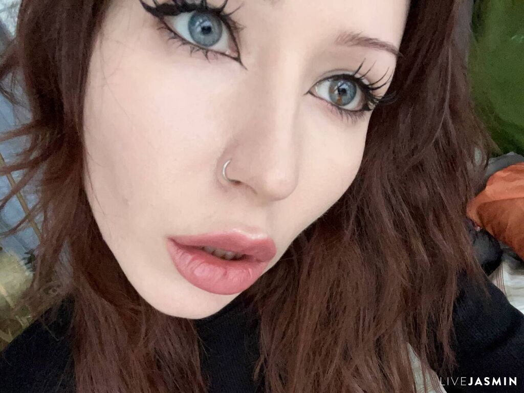 EllyRavenel model profile and live status