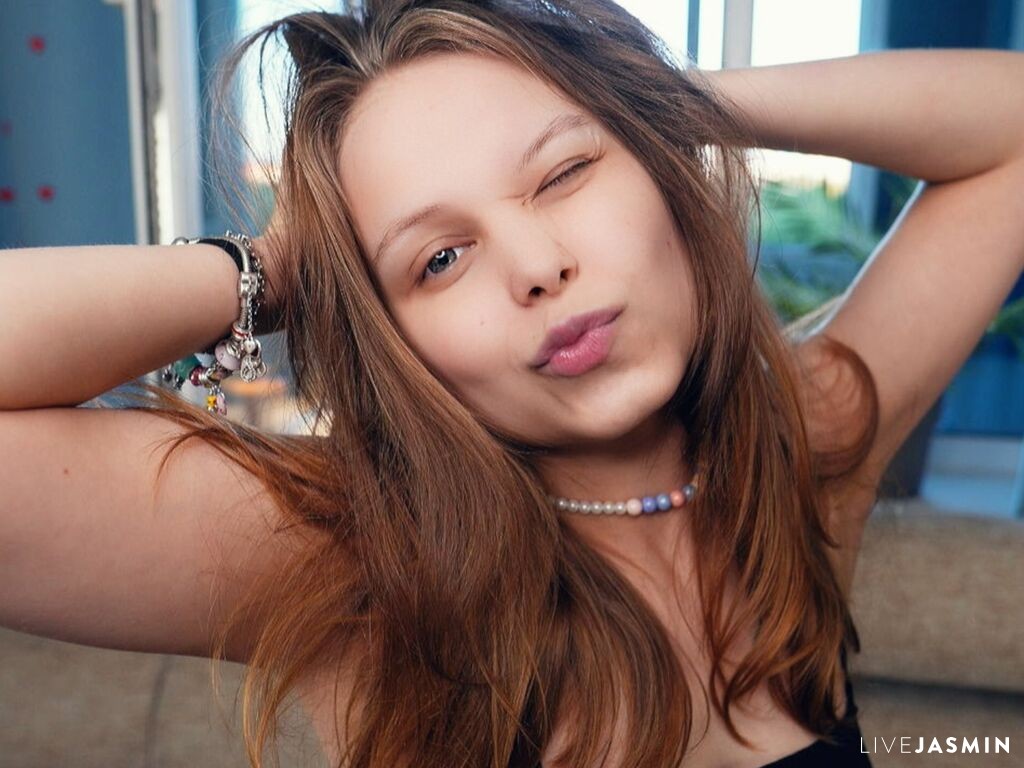 ElwynaBucher LiveJasmin model profile