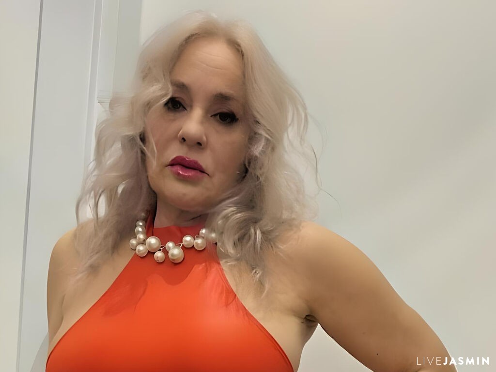 Profile photo for EmilyLoowe