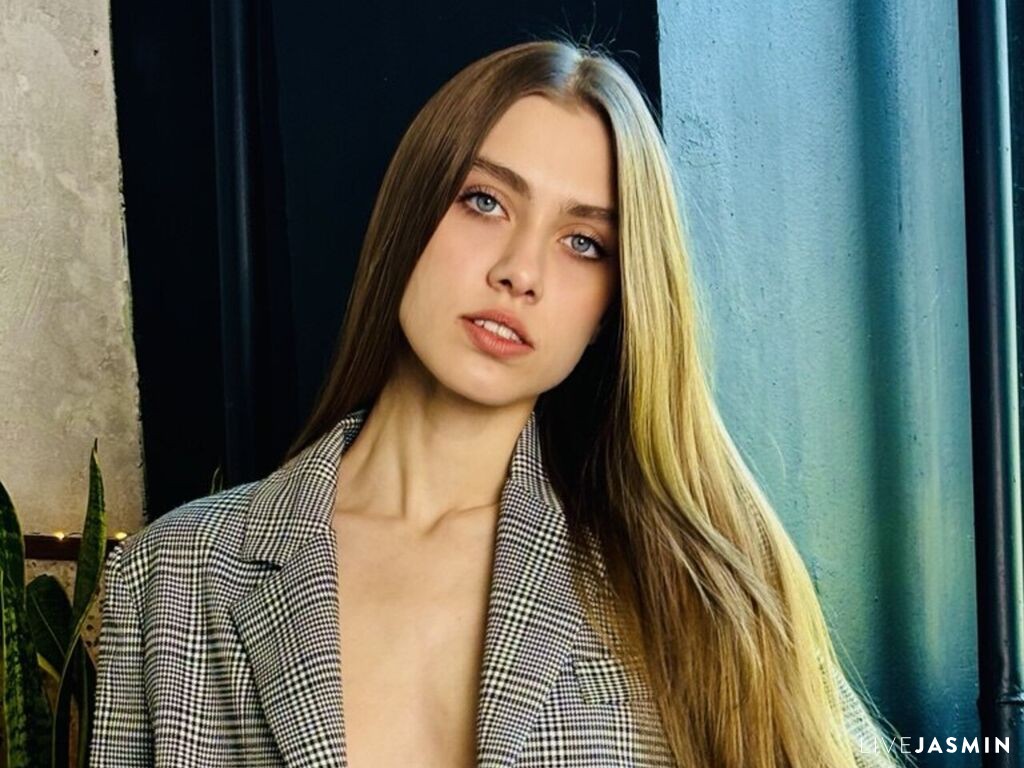 Browse EmilyMontgomery live chat profile