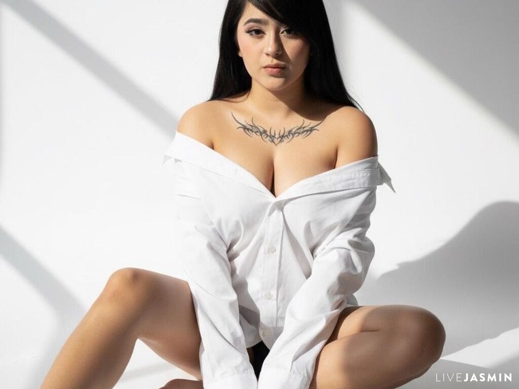 View EmilyWattson live cam profile
