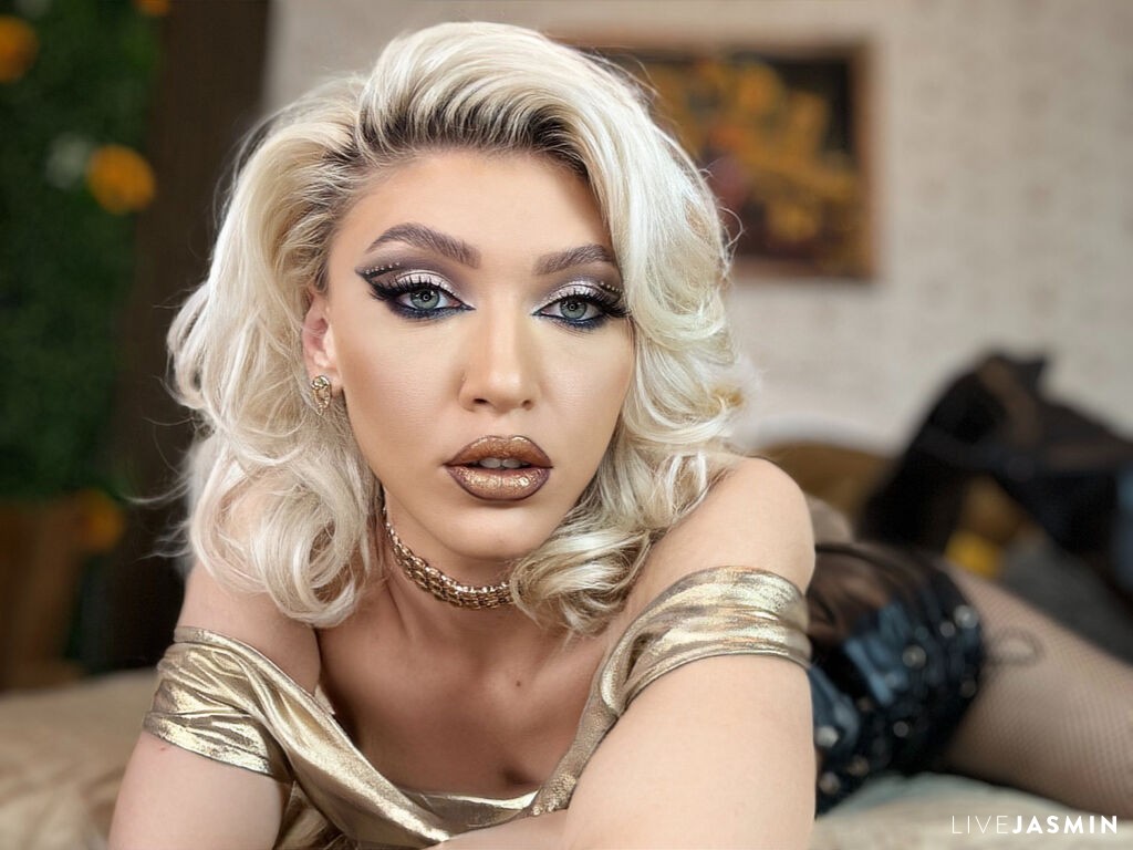 Browse EmmaAmstrong live chat profile