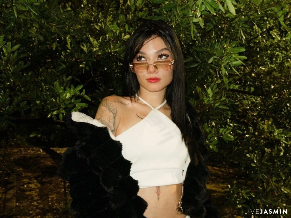 EmmaBridgerton LiveJasmin model profile