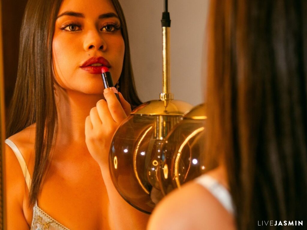 Cam girl profile image for EmmaContii