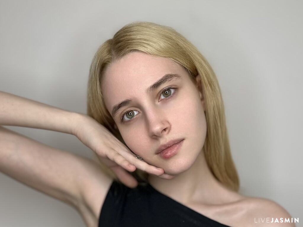 View EmmaHurriet cam profile and live status