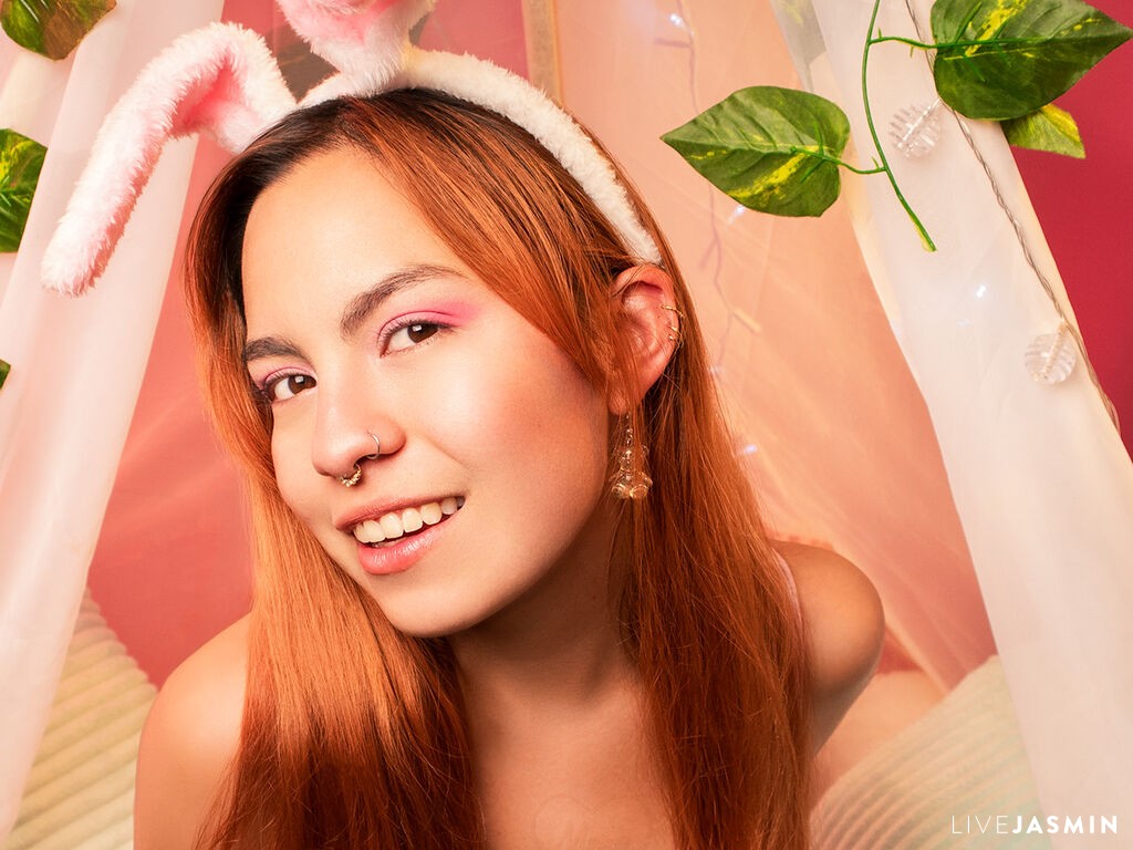 EmmaMonnet model profile and live status