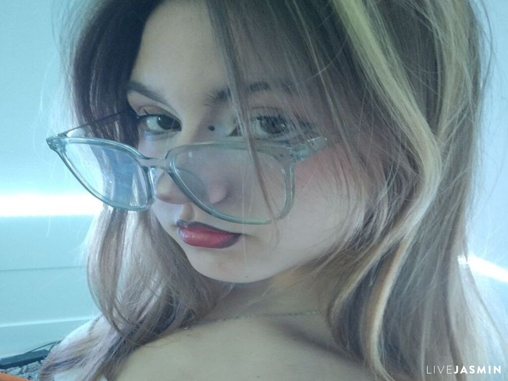 View EmmieOttman live cam profile